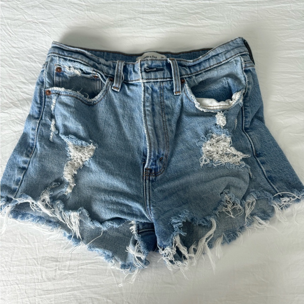 Abercrombie High rise mom shorts